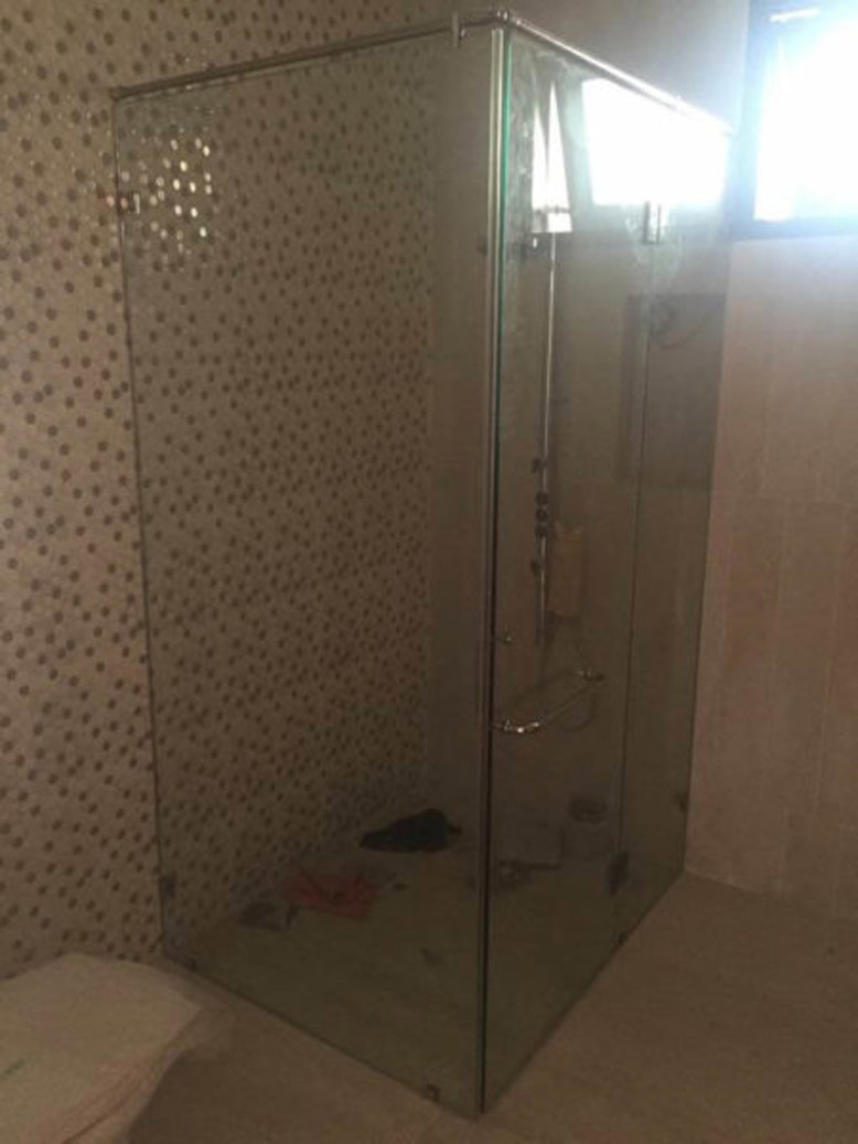 Thi công nội thất biệt thự Himlam cho phòng tắm bằng kính trong suốt