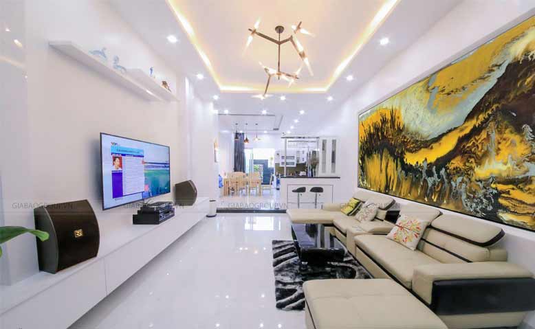 Phòng khách của mẫu nhà phố đẹp 3 tầng