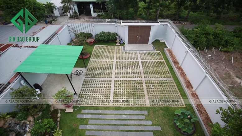 View ngoài sân sau khi hoàn tất thi công nhà phố 3 tầng