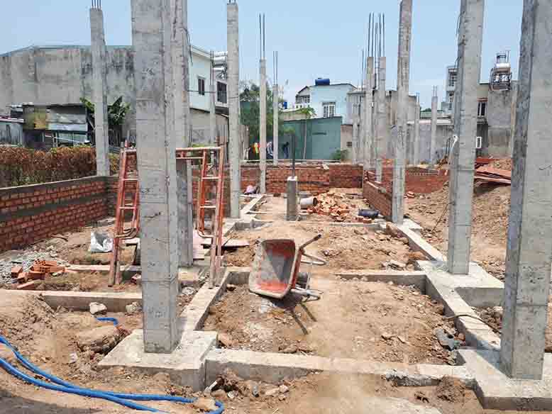 Hình ảnh thi công thực tế biệt thự mái ngói hiện đại 2 tầng
