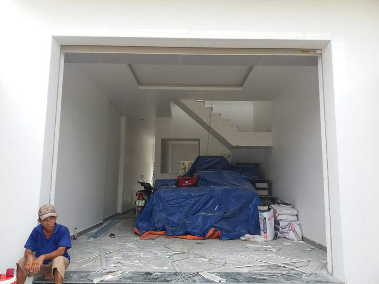 Tổng quan công trình thi công nhà phố đang dần hoàn thiện