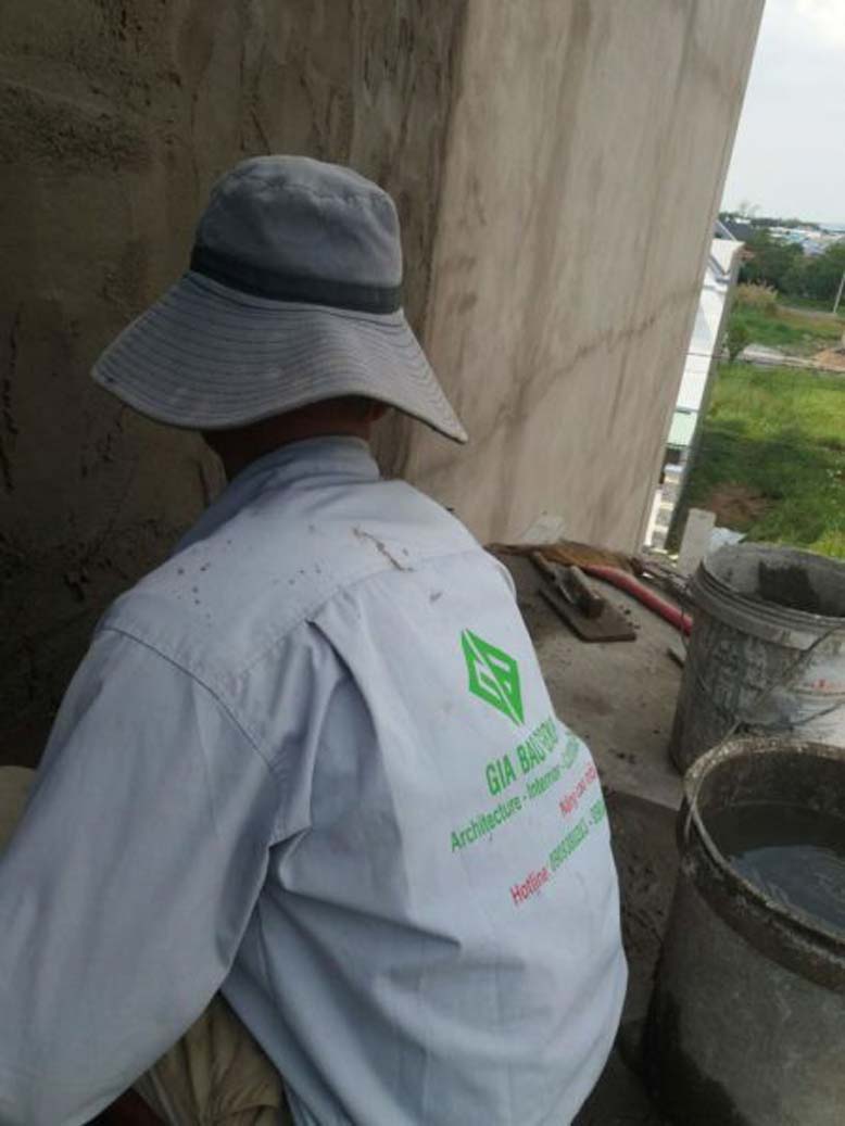Đội ngũ thi công nhà phố 3 tầng đang tăng tốc hoàn thiện