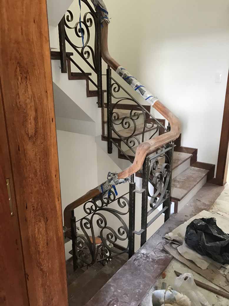Tay vịn cầu thang phong cách tân cổ điển