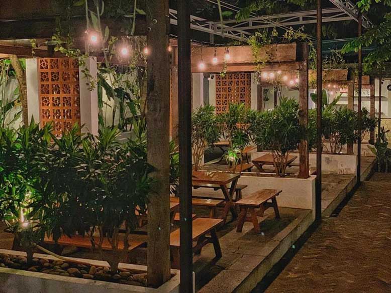 Đơn giản làm nên sự ấn tượng của quán cafe sân vườn đẹp