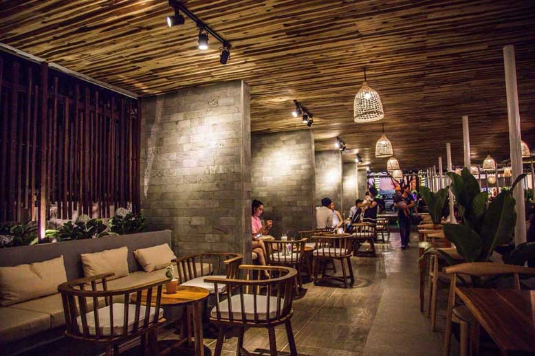 Khu nhà gỗ ấm cúng của quán cafe sân vườn đẹp