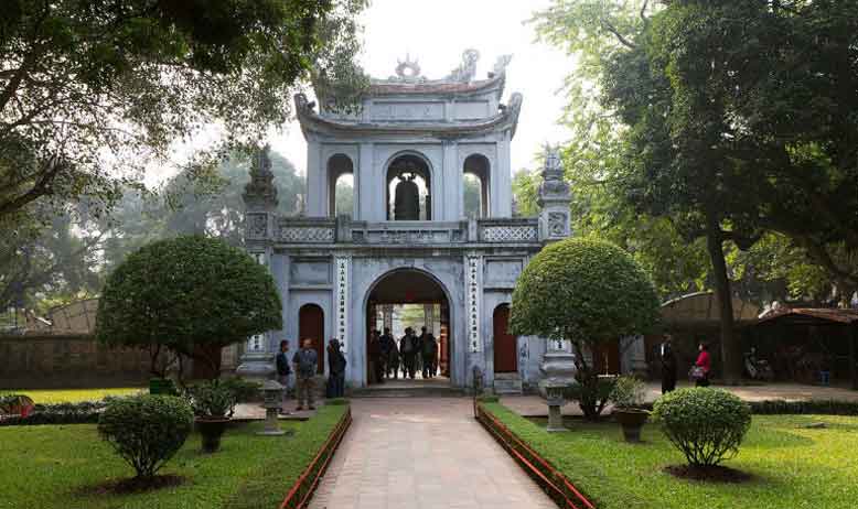 Toàn cảnh di tích lịch sử văn miếu quốc tử giám