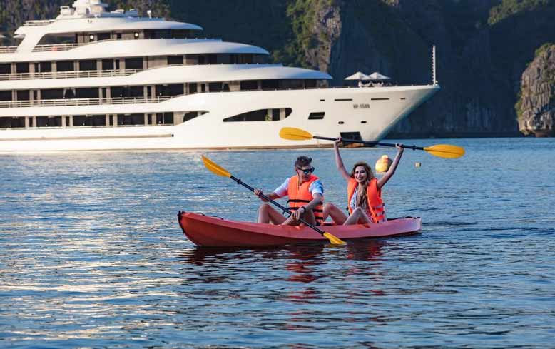 Chèo thuyền Kayak và chiêm ngưỡng cảnh quan thiên nhiên hùng vĩ