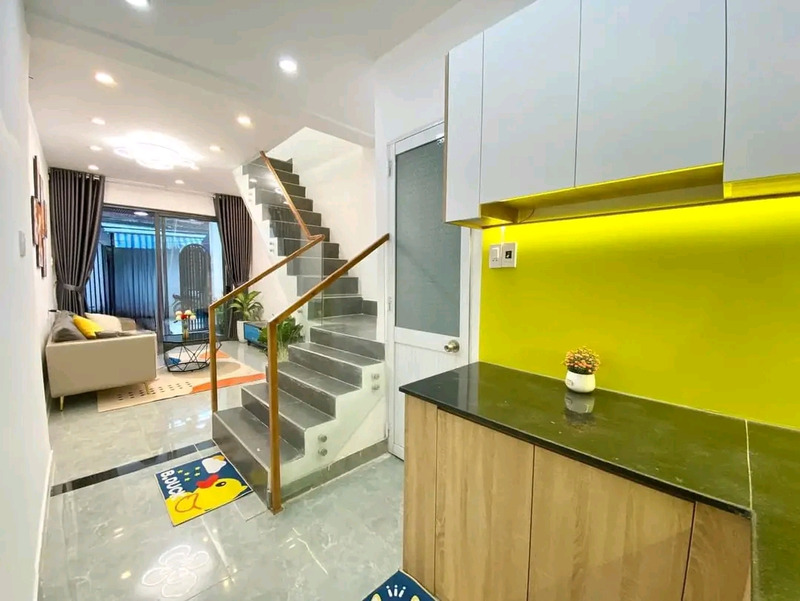 Không gian nhà bếp hiện đại rộng rãi nhờ kết hợp nội thất thông minh