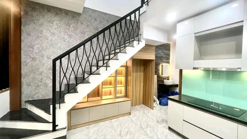Bố trí không gian nhà bếp và không gian cầu thang đi lên tầng 2.