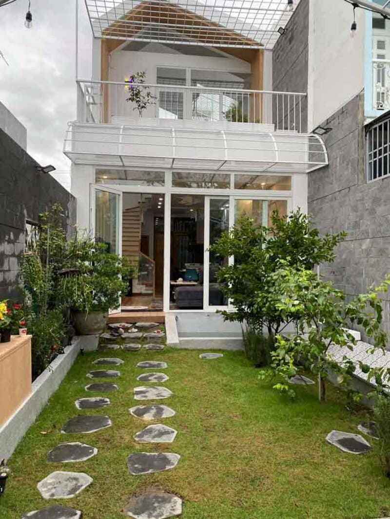 Thiết kế sân vườn cho nhà phố hiện đại